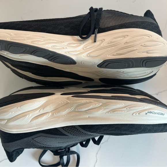 Women’s Black and “seasalt” New Balance 1080 Running shoes- 10.5 - Picture 3 of 8